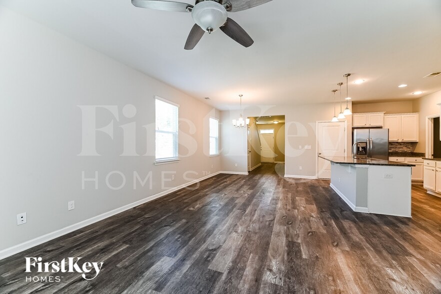 Building Photo - 301 Mincy St