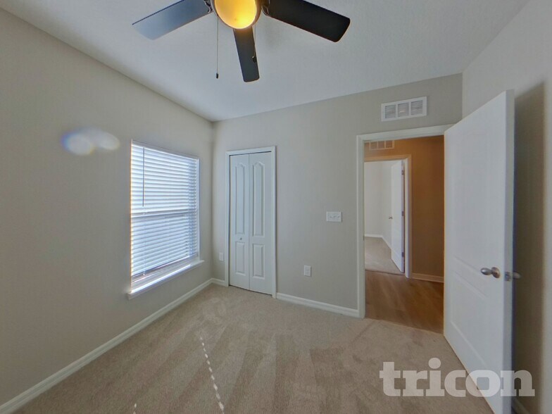 Building Photo - 11120 High Noon Trl