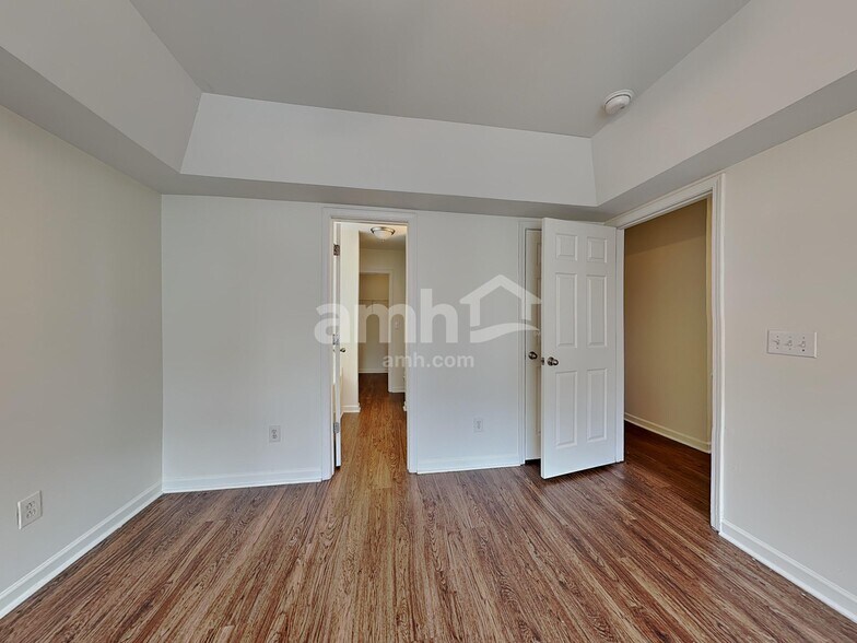 Building Photo - 1568 Pebble Ridge Dr