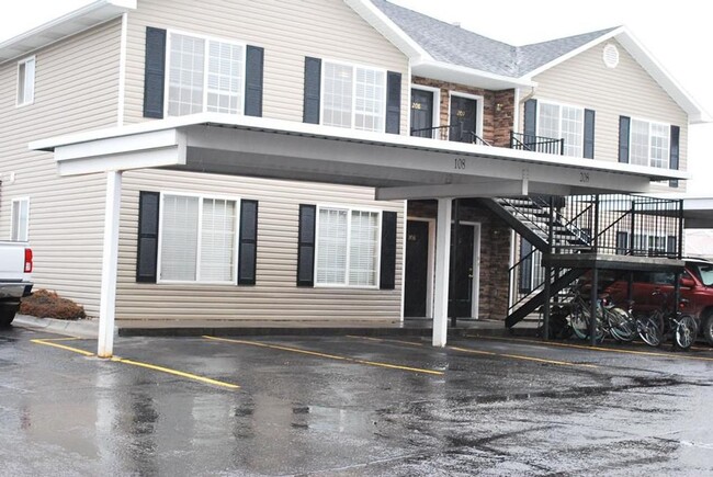 Primary Photo - BEAUTIFUL 2 Bed 1 bath Continental condo w...