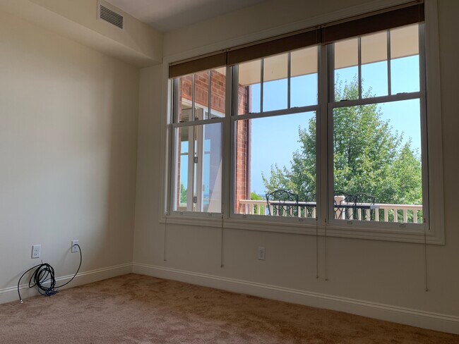 Building Photo - 540 S Lakeshore Blvd