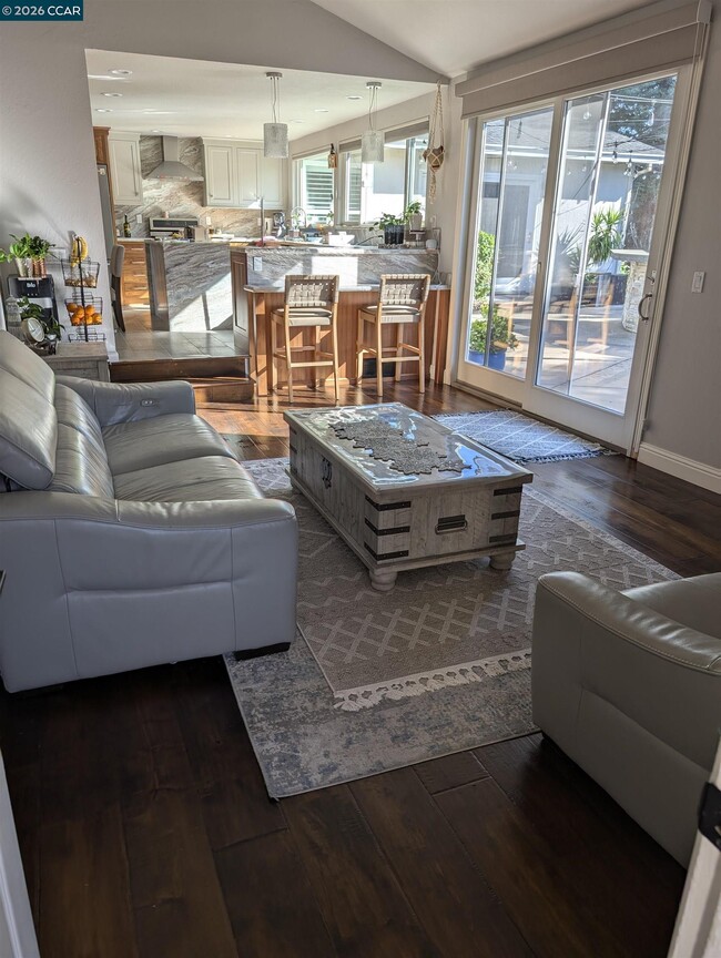 Building Photo - 24 Barcelona Ct