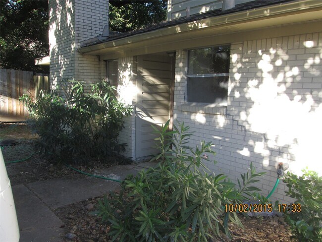 Building Photo - 10834 Sugar Hill Dr