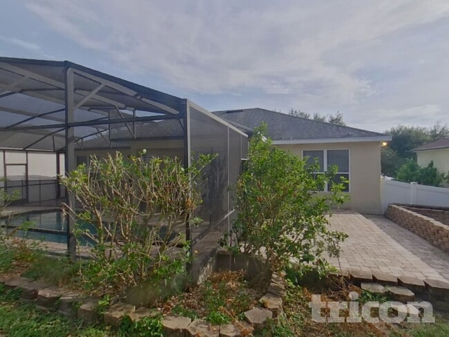 Building Photo - 2803 Eagle Lake Dr