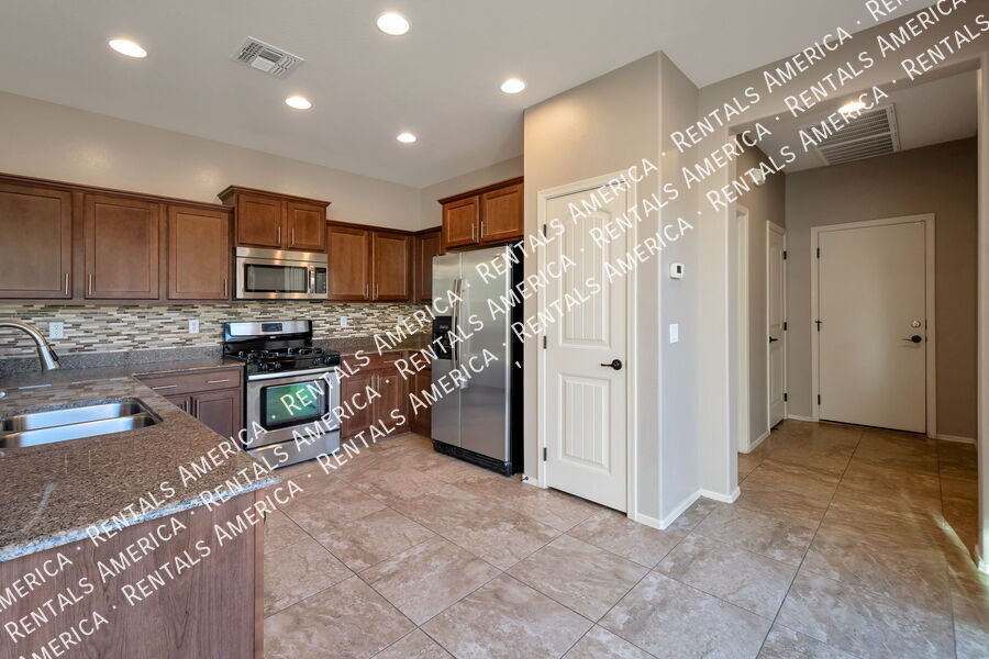 Building Photo - 3863 S Verbena Ave