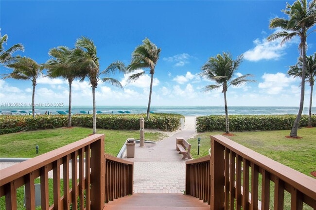 Building Photo - 16425 Collins Ave