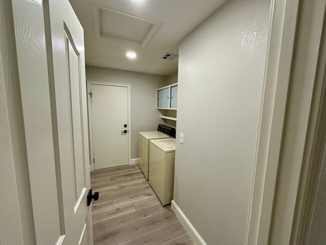 Building Photo - Cupertino Hills