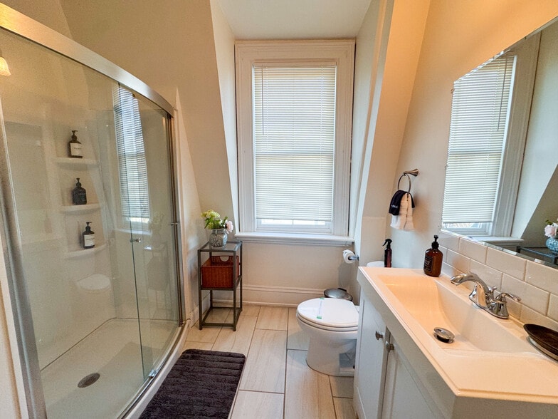 Building Photo - 39 Cypress St