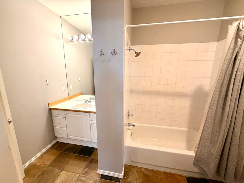 Building Photo - 440 S 51st Ct