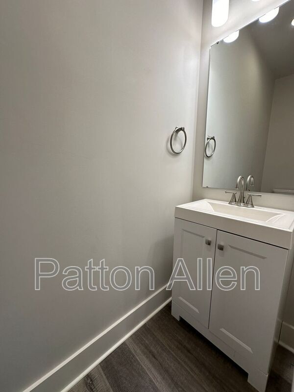 Building Photo - 129 Aurora Dr