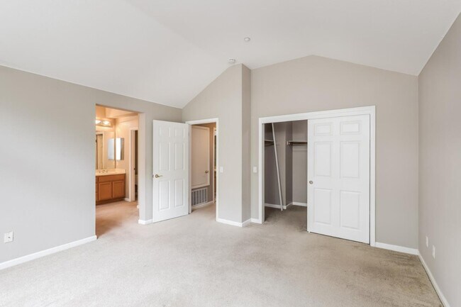 Building Photo - 572 Blackwood Terrace