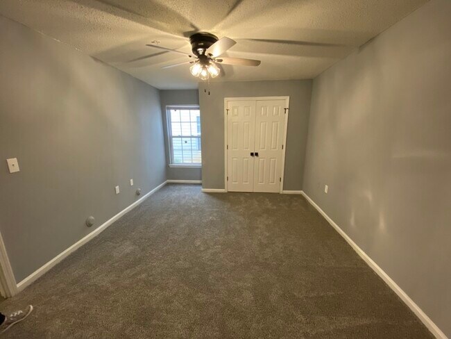Building Photo - PRE LEASING! RENOVATED 3 BED 3 BATH UTILITIES INCLUDED!