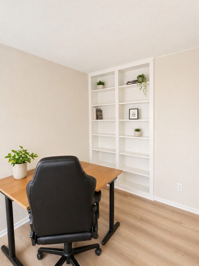 Building Photo - 6410 Del Monte Dr