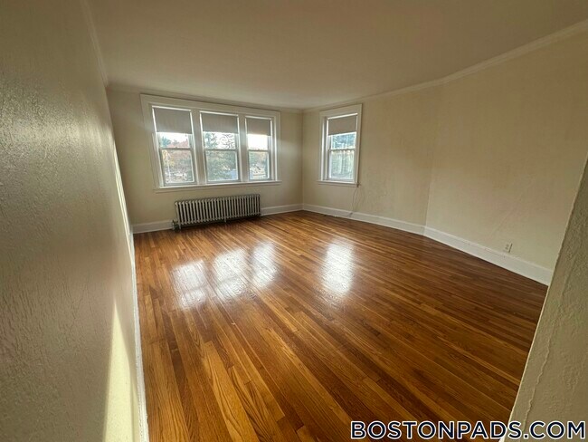 Building Photo - 2045 Commonwealth Ave