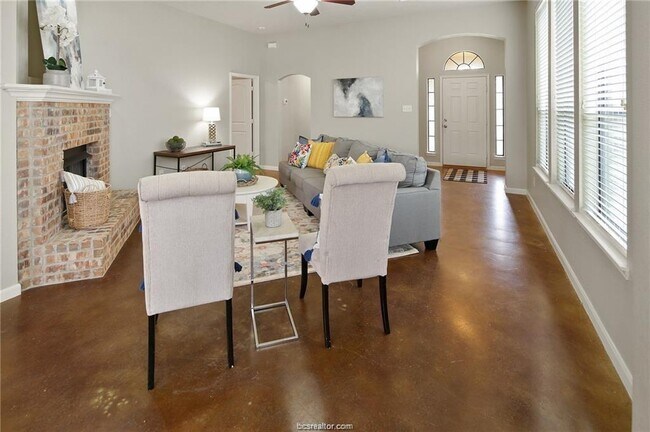 Building Photo - 4289 Hollow Stone Dr