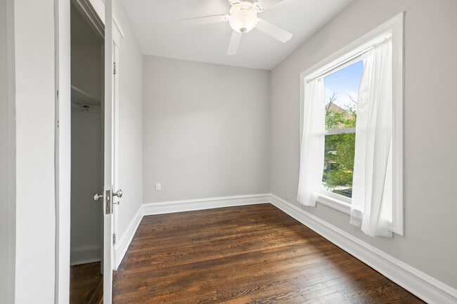 Building Photo - 434 N Pine Ave