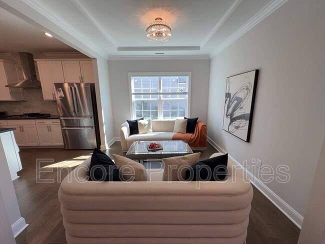 Building Photo - 2211 Montebell View Dr