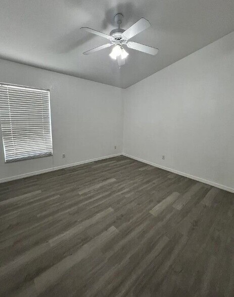 Building Photo - 1821 LONGVIEW Ln