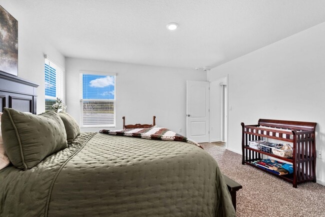 Building Photo - Almost new 3 bed 2 bath home