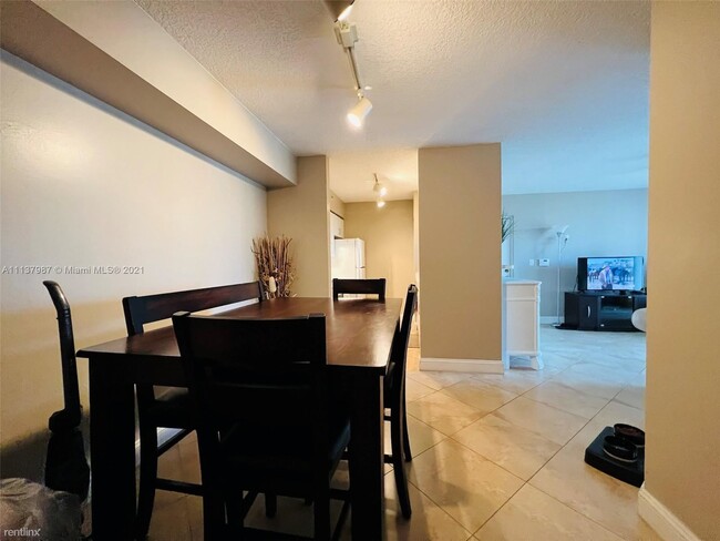 Building Photo - 1 br, 1 bath Condo - 2061 Renaissance Blvd...