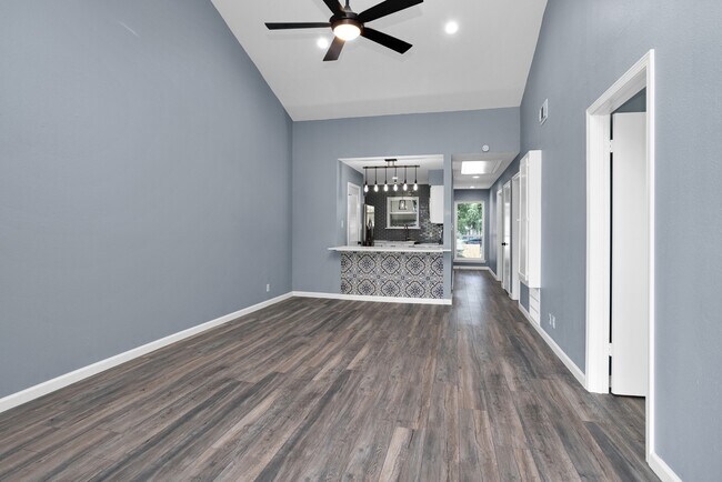 Building Photo - 205G Lakeview Terrace