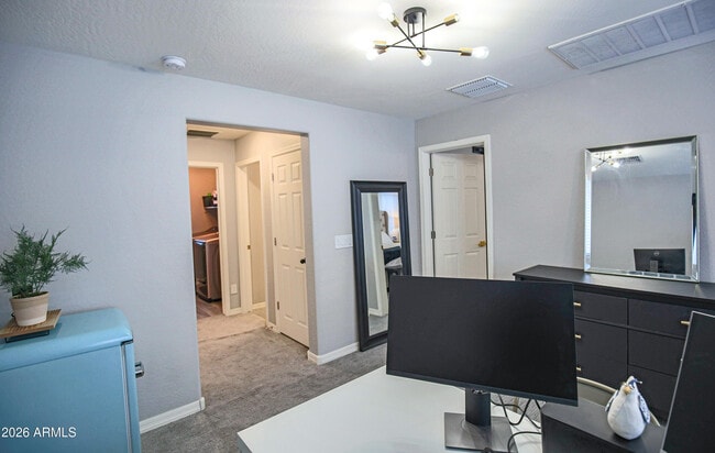 Building Photo - 8820 W Lamar Rd