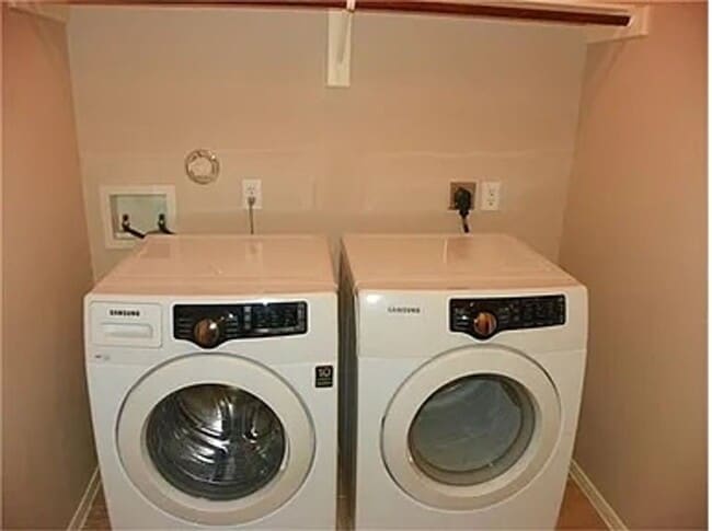 Building Photo - Charming 5BR Townhome in Houston