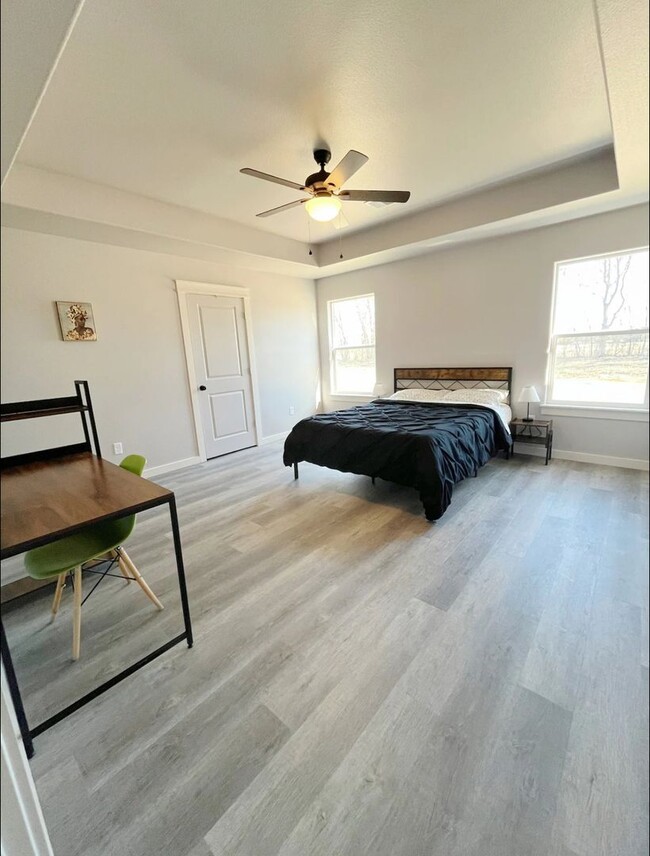 Building Photo - Fully Furnished | Move in ready | SHORT TE...