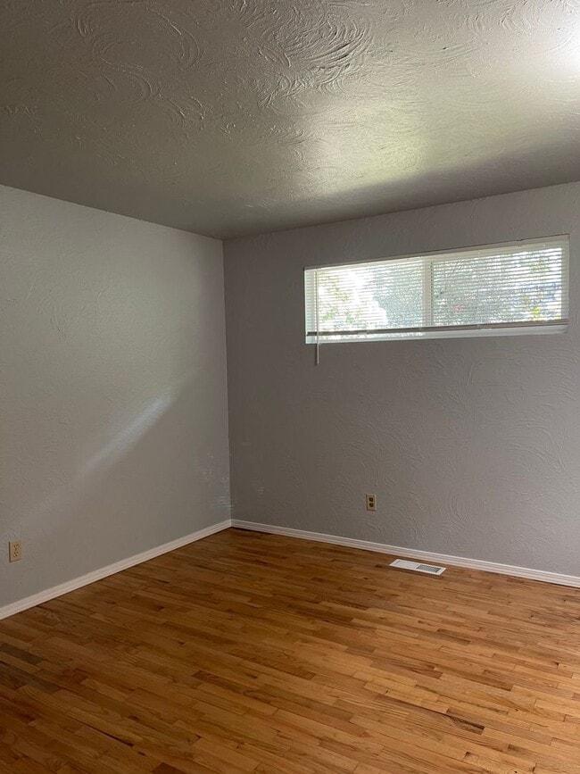 Building Photo - Nice Home with Large Backyard in Desirable...