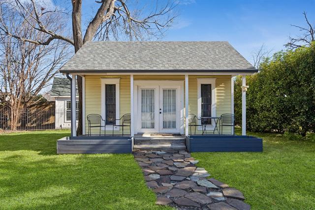 Building Photo - 704 Williams St