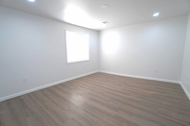 Building Photo - 5801 Juniper Ave