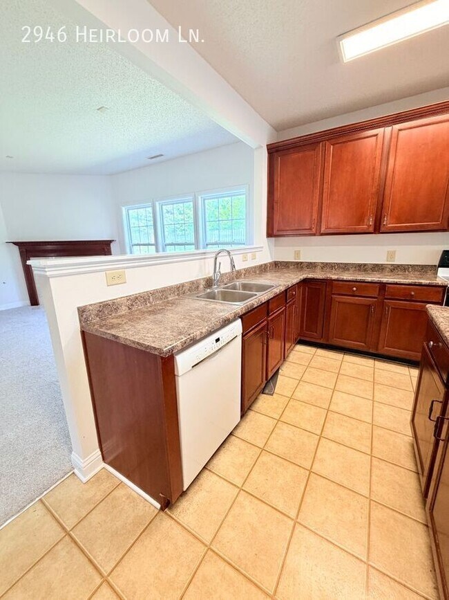 Building Photo - 2946 Heirloom Ln