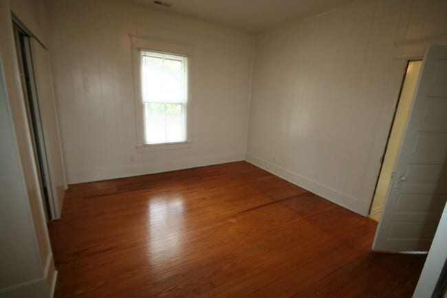 Building Photo - Spacious 3BR/2BA Duplex in Historic Lakewo...