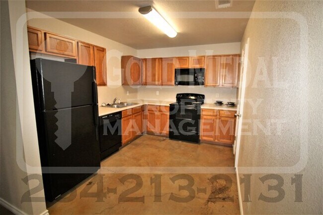 Building Photo - 4003 Cambridge Dr