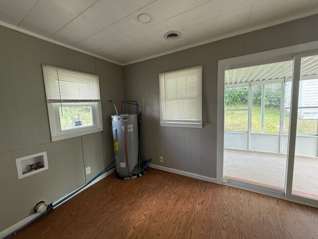 Building Photo - 3 Bedroom 2 Bath Home Kingsport, TN