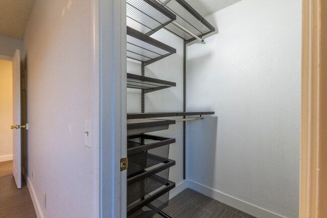 Building Photo - Stunning two bedroom condo!