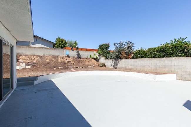 Building Photo - 4 Bedroom Home in Bay Park with Office and...