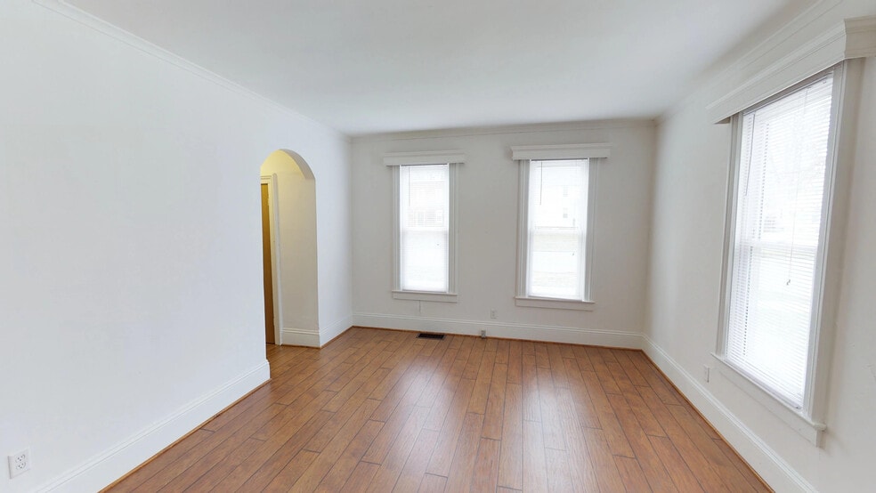 Building Photo - 517 W Edwards St