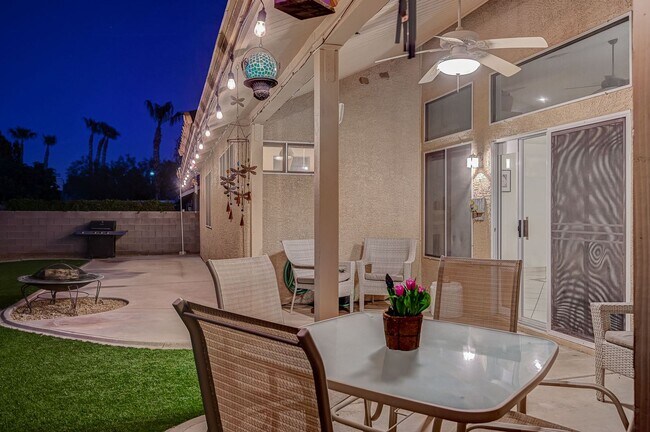 Building Photo - Henderson Single-Story Gem with Gas Firepl...