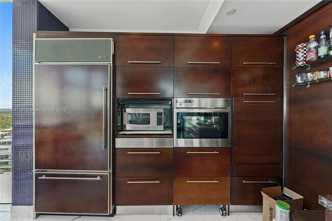 Building Photo - 6000 Indian Creek Dr