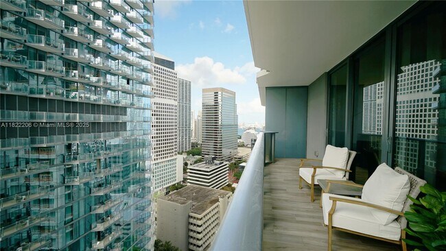Building Photo - 801 S Miami Ave