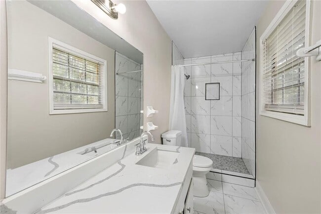 Building Photo - 1246 Elgin Way