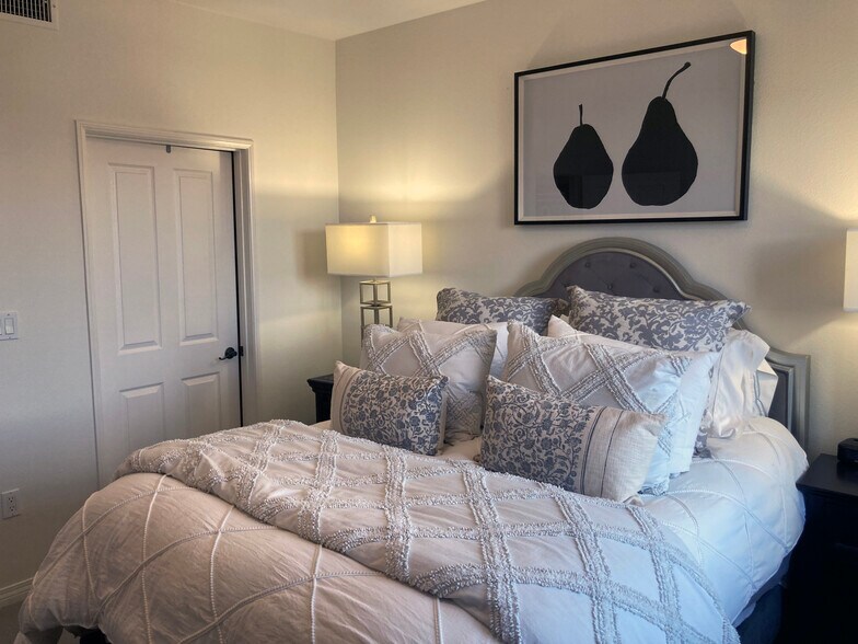 Bedroom - 6020 Seabluff Dr