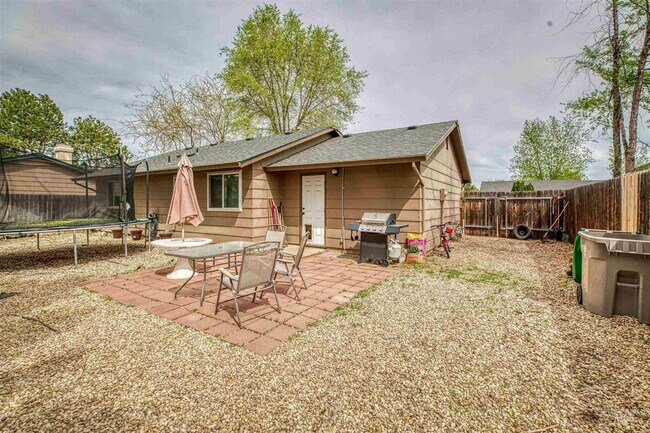 Building Photo - Cozy Single-Level Home in Quiet Neighborhood