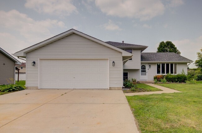 Building Photo - 3 bd 2 ba spacious home Joliet