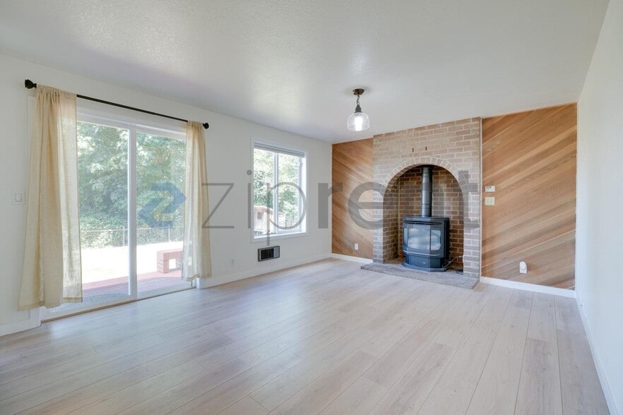 Building Photo - Unit