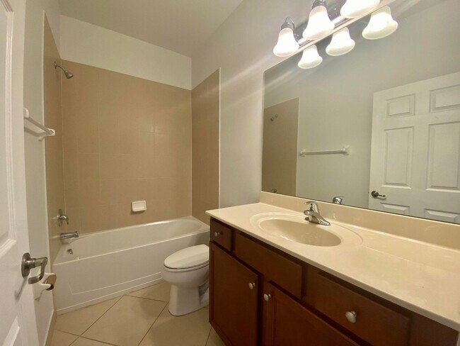 Building Photo - 10283 Wellington Parc Dr