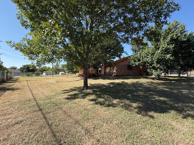Building Photo - 2308 Ridglea Ct
