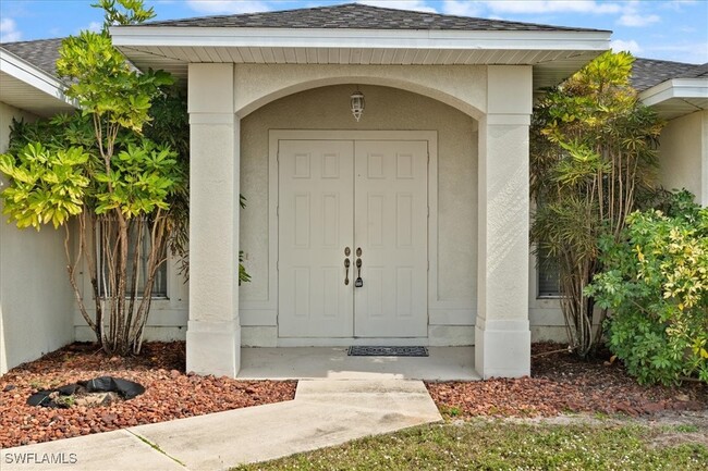Building Photo - 2865 SW 25th Ave