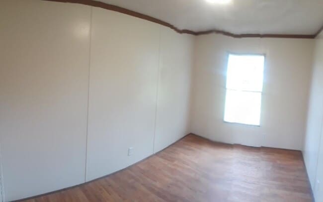 Building Photo - Large open floor plan 3BDR 2BA